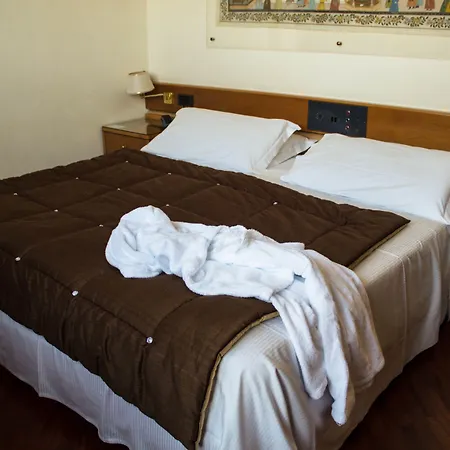 Western Dei Cavalieri Отель 4*