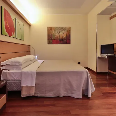 Отель Western Dei Cavalieri 4*