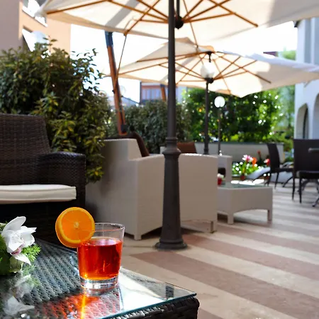 Отель Western Dei Cavalieri 4*