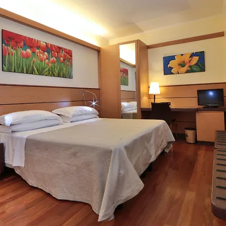 Western Dei Cavalieri Hotell