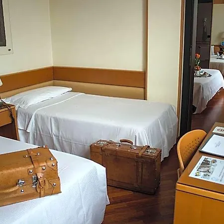 Western Dei Cavalieri Отель Барлетта